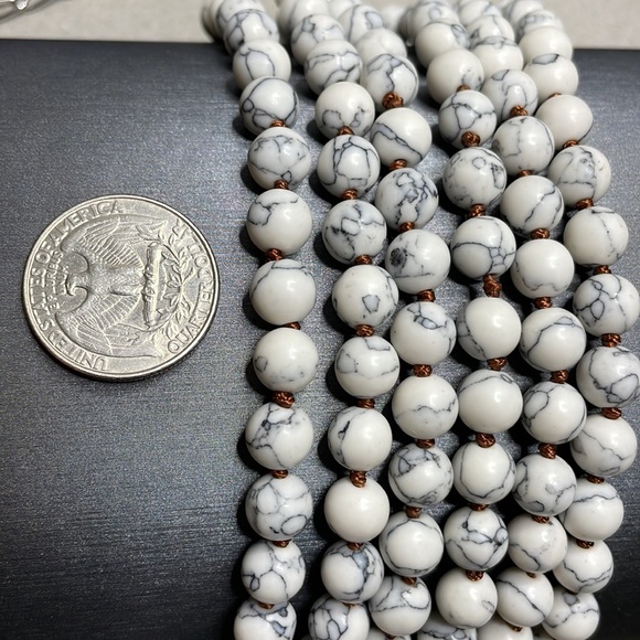 Howlite Hand Knotted 58" Flapper Length Beaded Necklace Gorgeous Vintage - Picture 4 of 14